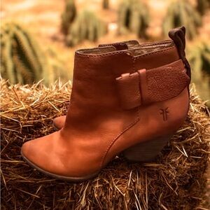 Frye 3472054 Bootie tan Leather Zip Up Short Ankle Boots Size 6.5